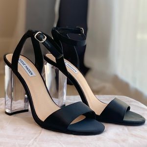 NEW. STEVE MADDEN - CHARITY SANDALS in BLACK